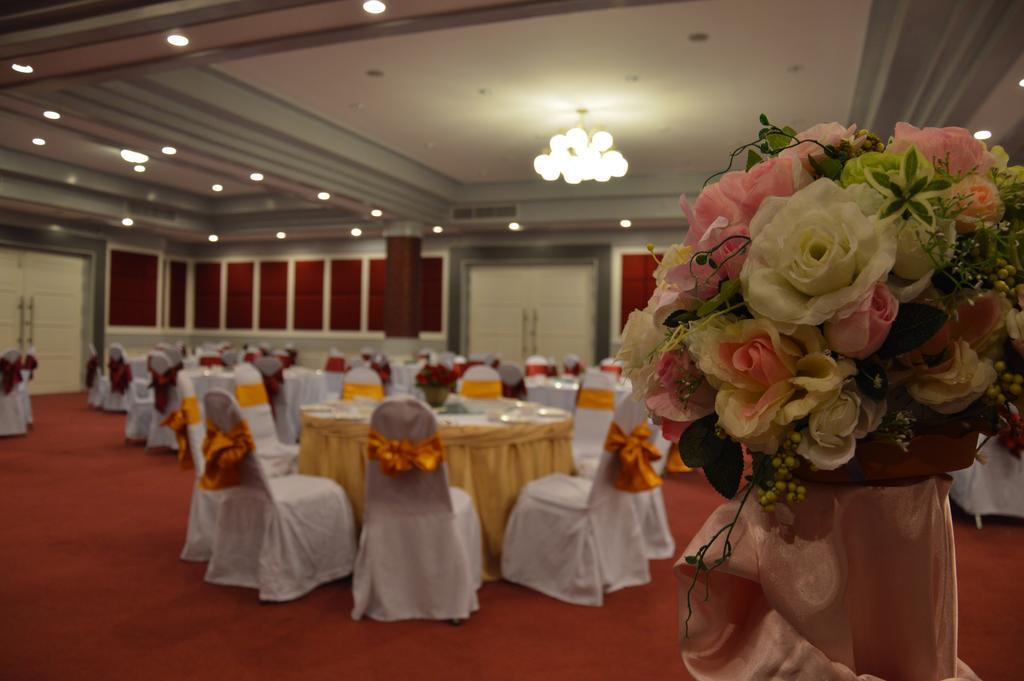 Raya Grand Hotel Nakhonratchasima Exteriör bild