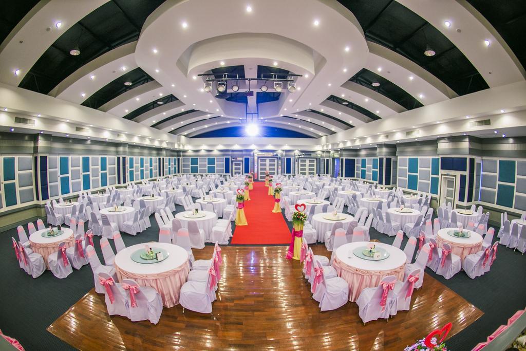 Raya Grand Hotel Nakhonratchasima Exteriör bild