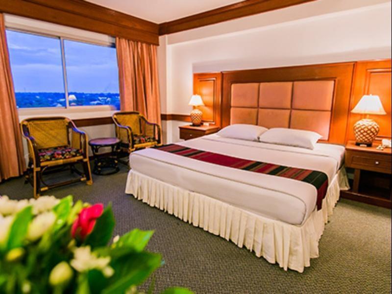 Raya Grand Hotel Nakhonratchasima Exteriör bild