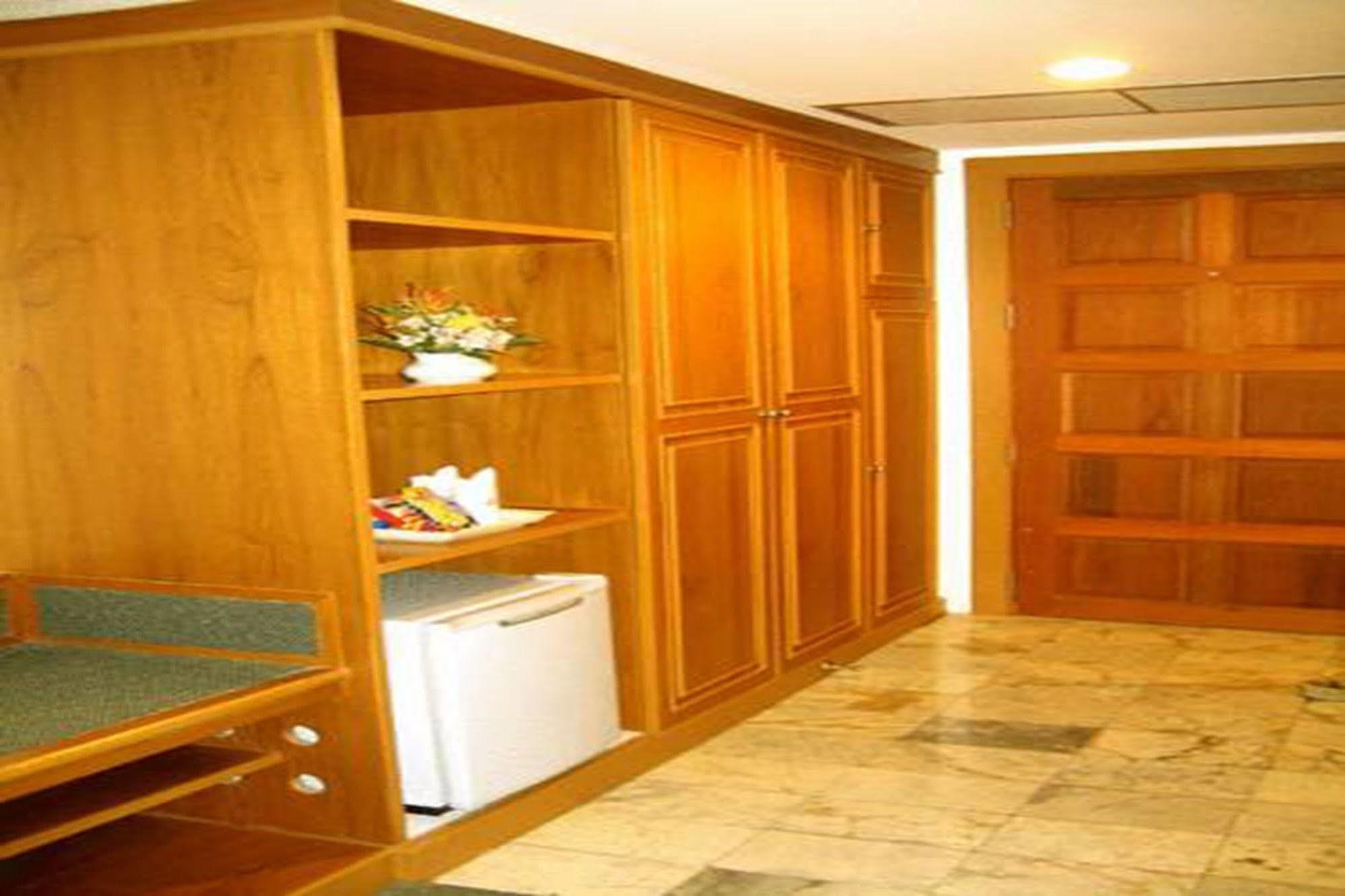 Raya Grand Hotel Nakhonratchasima Exteriör bild