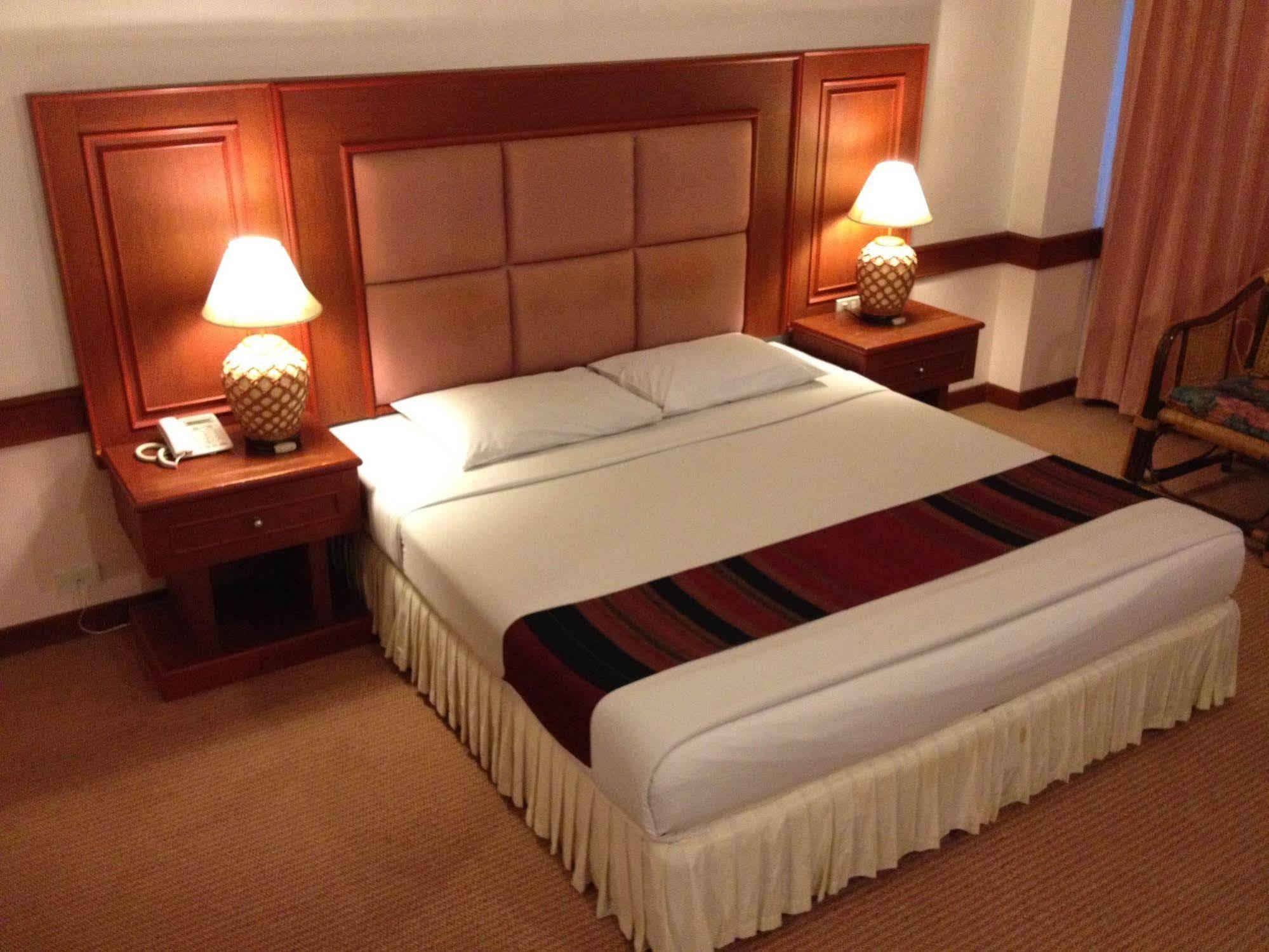 Raya Grand Hotel Nakhonratchasima Exteriör bild