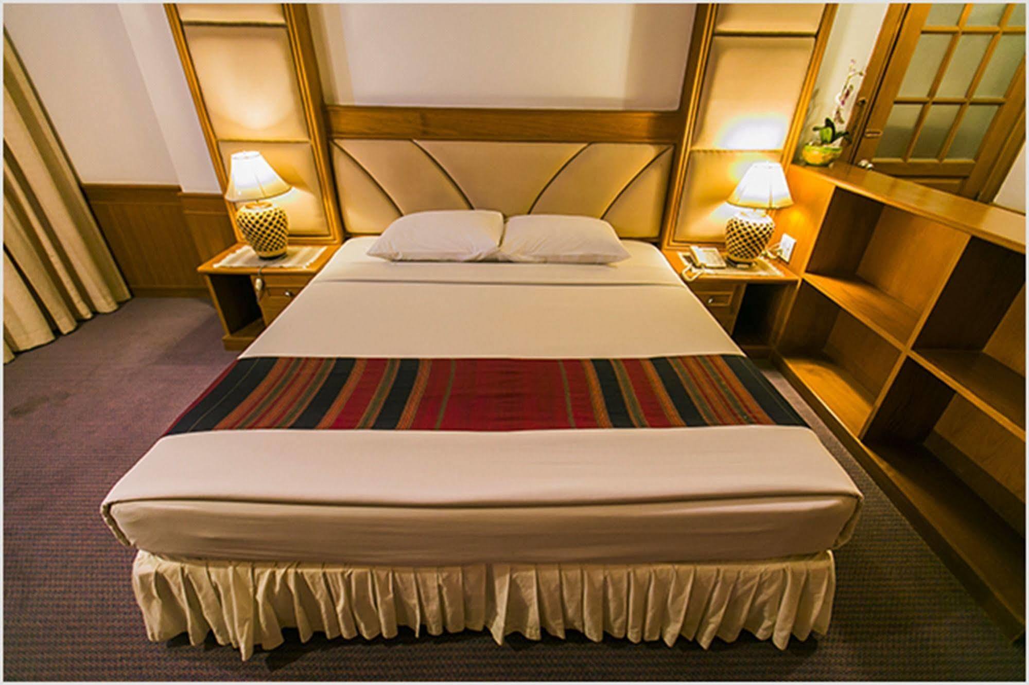 Raya Grand Hotel Nakhonratchasima Exteriör bild