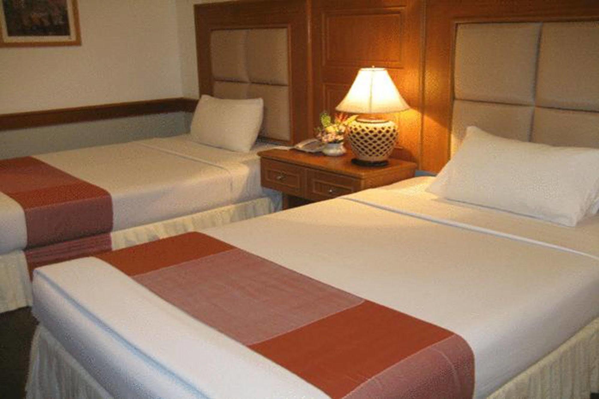 Raya Grand Hotel Nakhonratchasima Exteriör bild