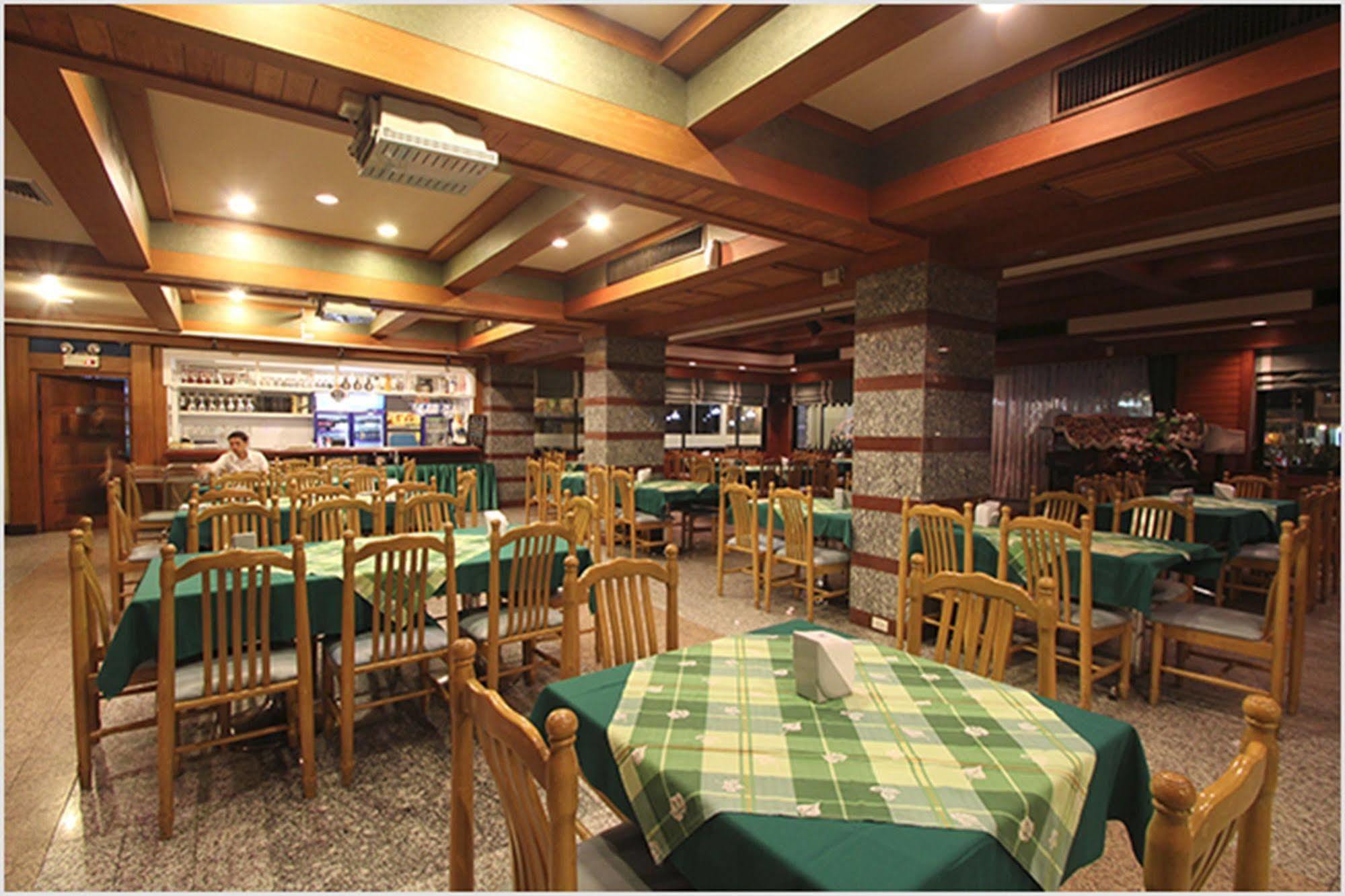 Raya Grand Hotel Nakhonratchasima Exteriör bild