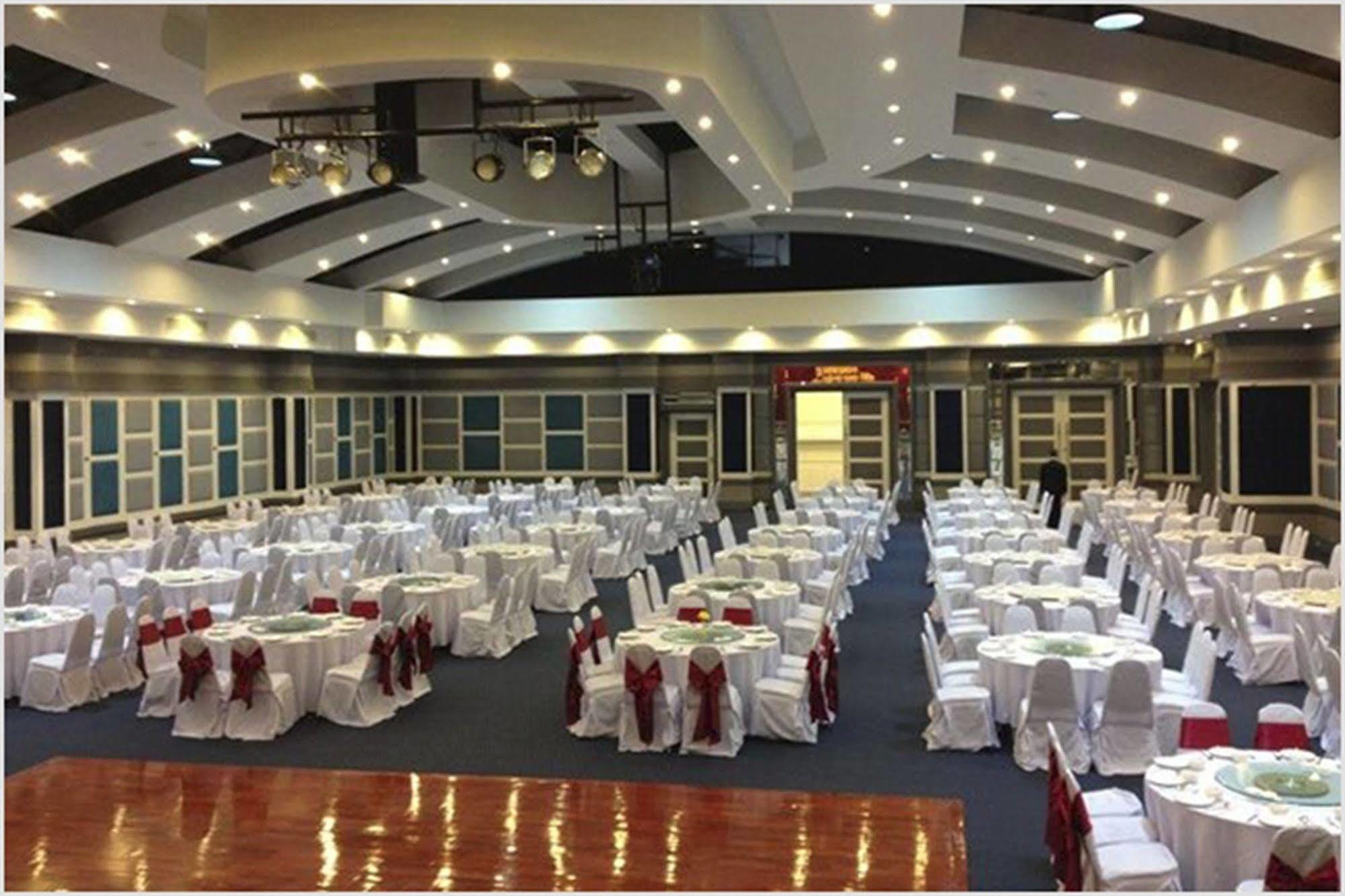 Raya Grand Hotel Nakhonratchasima Exteriör bild