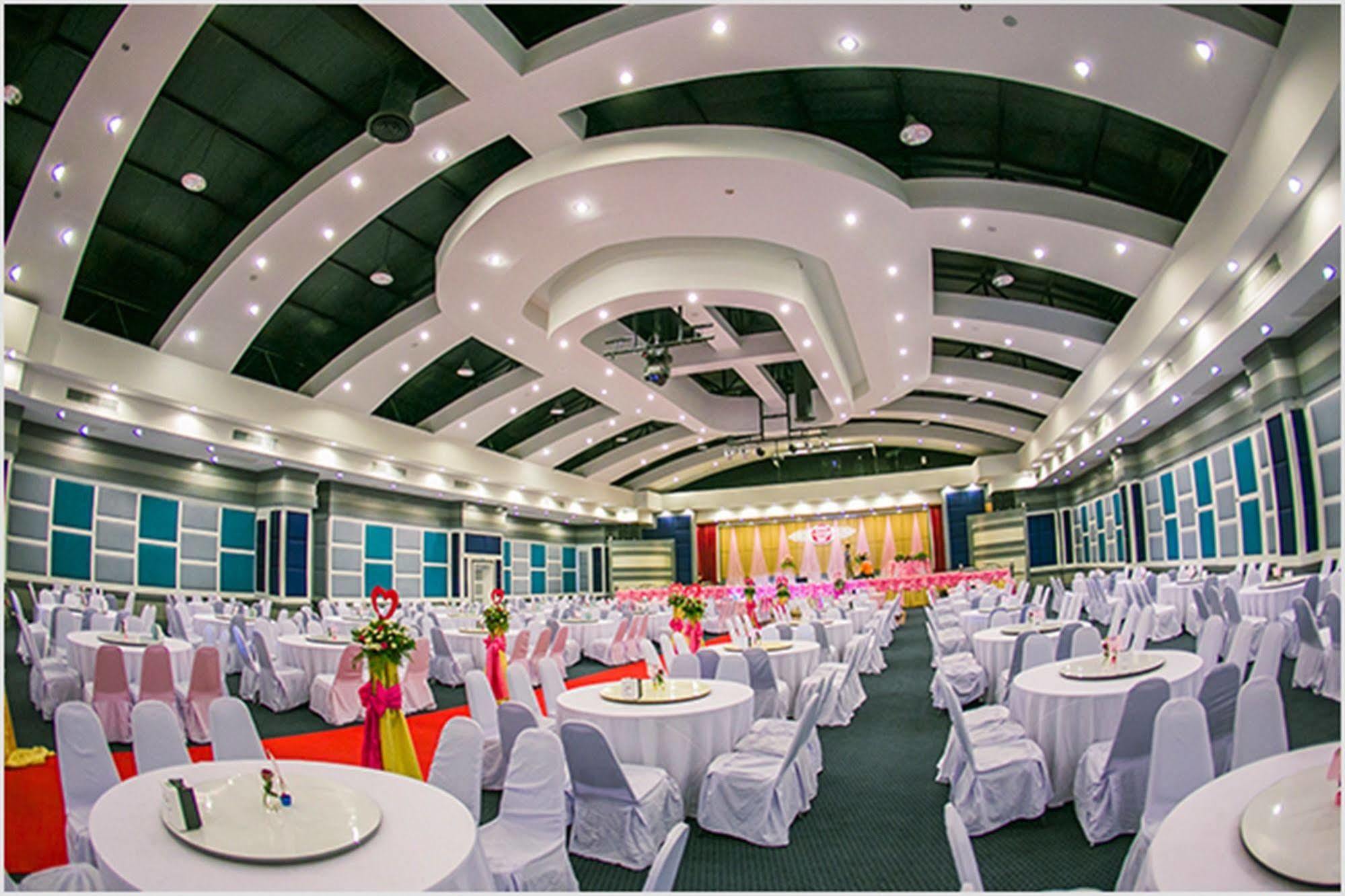 Raya Grand Hotel Nakhonratchasima Exteriör bild