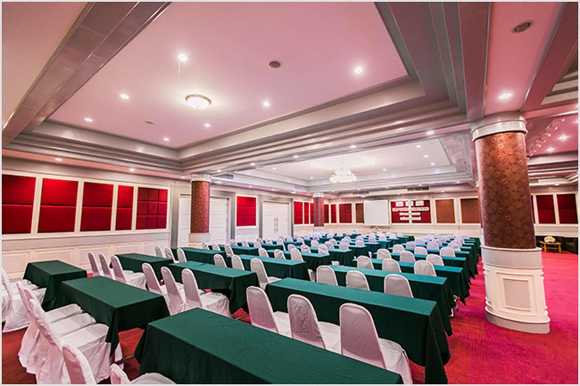 Raya Grand Hotel Nakhonratchasima Exteriör bild