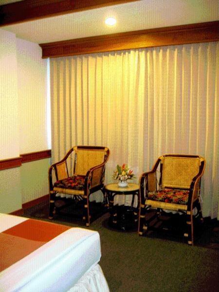 Raya Grand Hotel Nakhonratchasima Rum bild